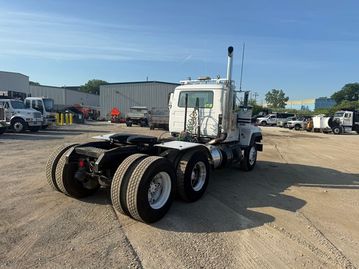 #2073-•-1991-mack-rd360s-day-cab-truck-tractor-image-5