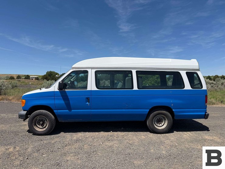 2007-ford-econoline-e-250-wheelchair-van-image-2