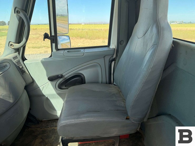 2006-international-durastar-4400-image-42