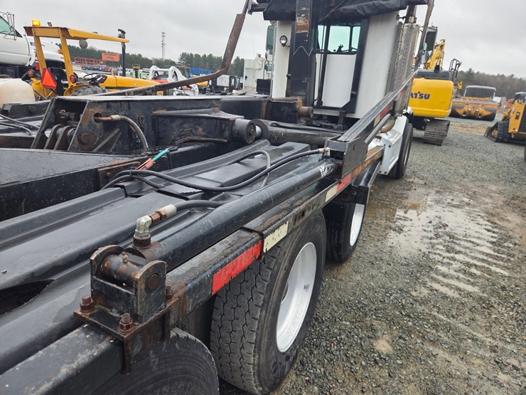 1995-peterbilt-357-image-37
