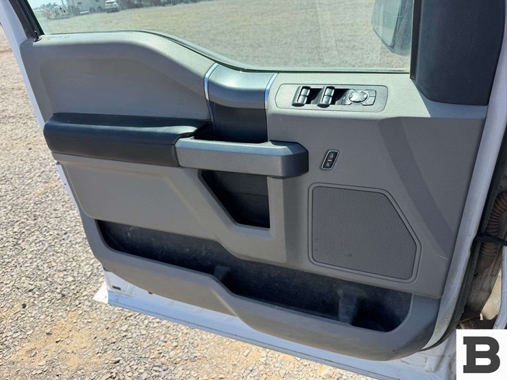 2017-ford-f150-image-27