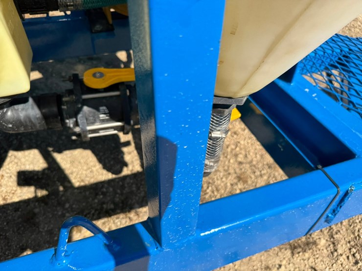 #1890-•-300-gal-towable-hydro-seeder-image-30