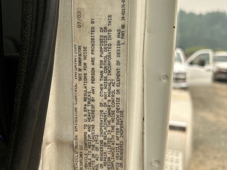 2003-freightliner-fl112-image-53
