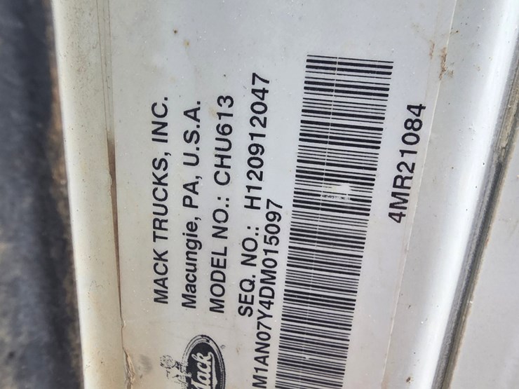2013-mack-chu613-daycab-truck-image-1