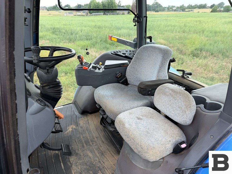 2007-new-holland-tg305-image-84