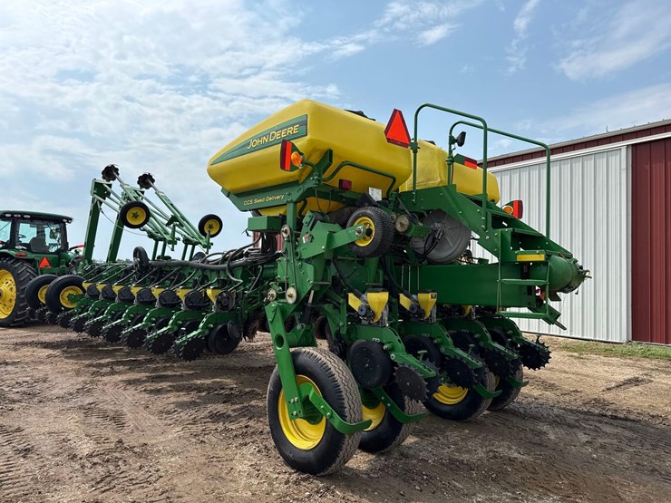 2006-john-deere-1770nt-image-2