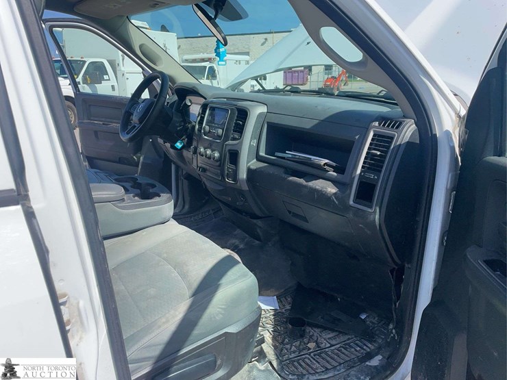 2015-dodge-1500-image-17