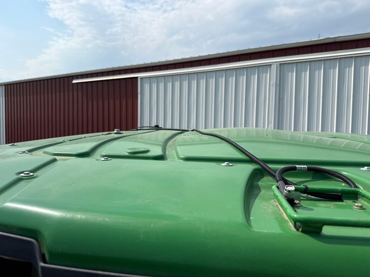 2013-john-deere-8235r-image-85
