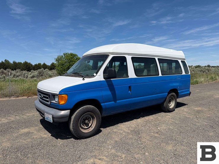 2007-ford-econoline-e-250-wheelchair-van-image-1