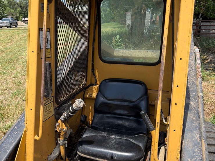 new-holland-l553-image-21