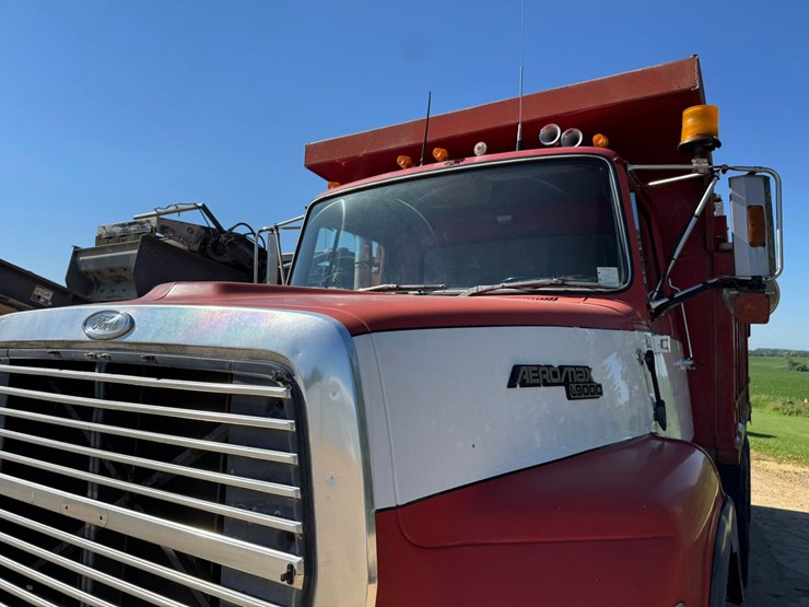 1989-ford-l9000-image-8
