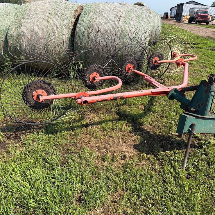 5 Wheel 3pt Rake
