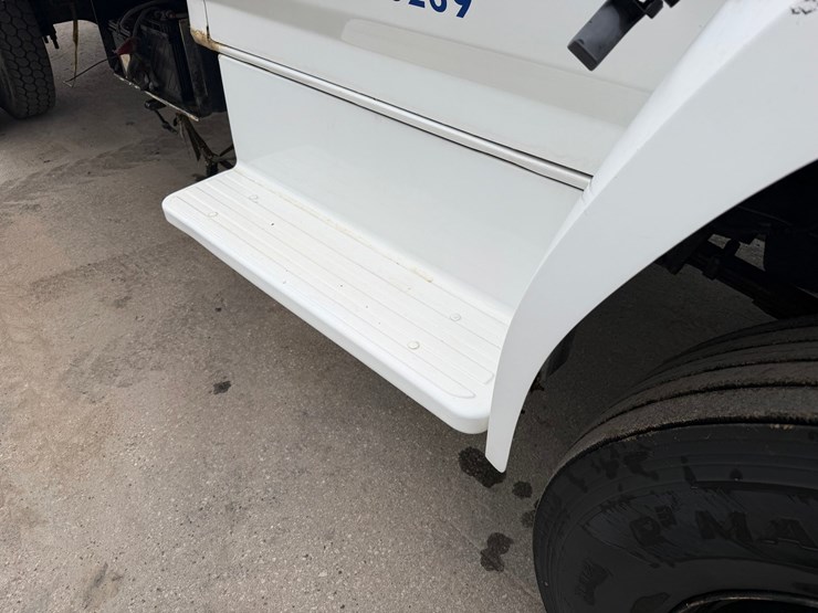 ford-f700-image-19