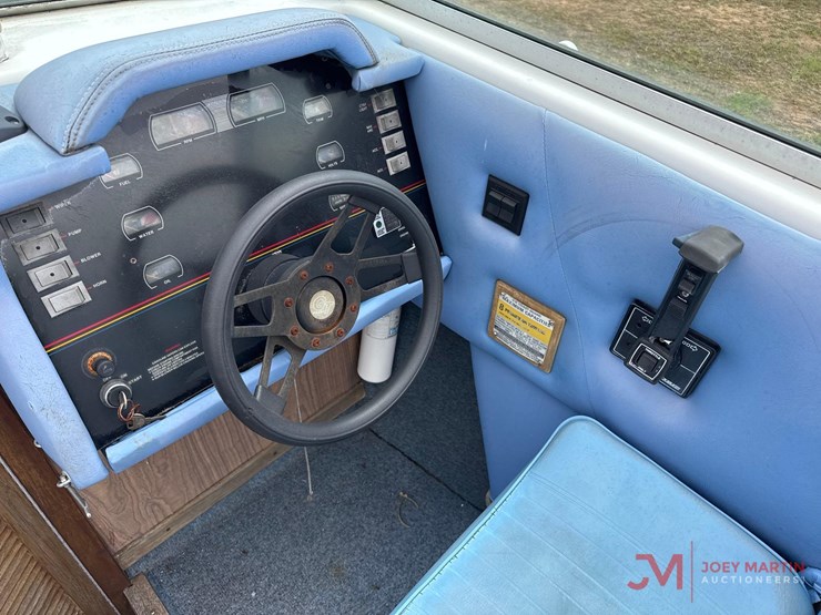 calaic-19'-cuddy-cabin-boat-image-16