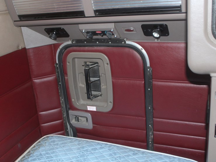2006-peterbilt-379x-image-85