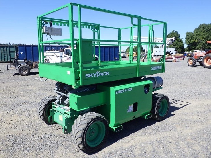 2017-skyjack-sj6826rt-image-1