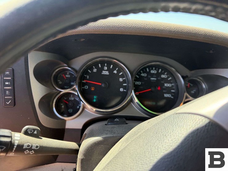 2013-chevrolet-silverado-3500-image-35