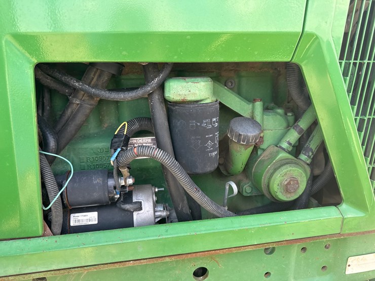 1993-john-deere-6400-image-17