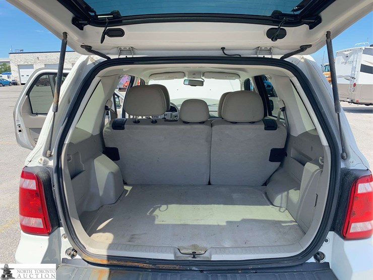 2011-ford-escape-image-14