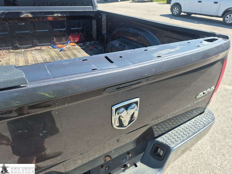 2014-dodge-1500-image-28