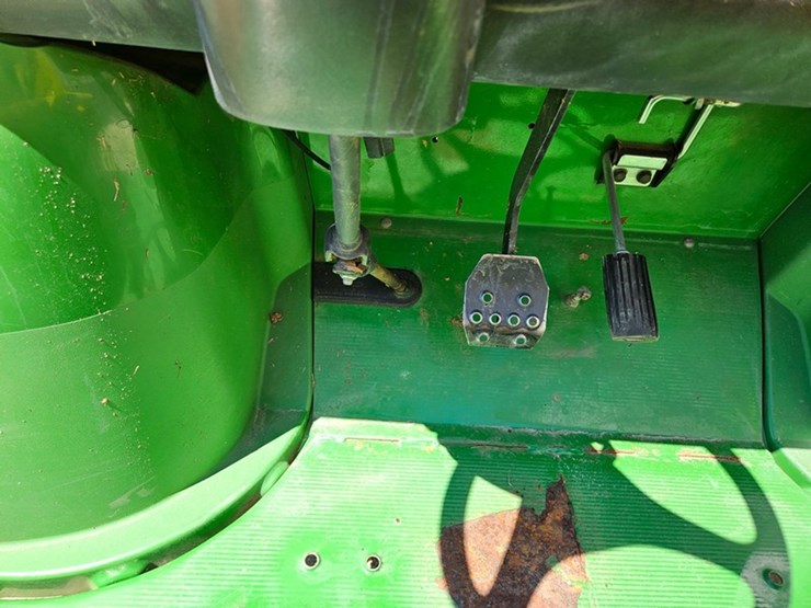 2016-john-deere-gator-image-23