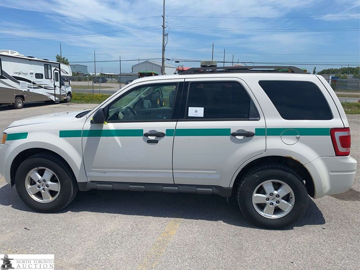 2011-ford-escape-image-8