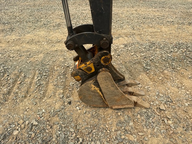2023-deere-17g-image-9