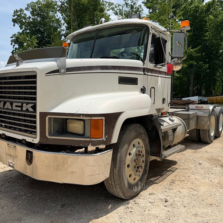 #1509 • Mack Day Cab Truck Tractor