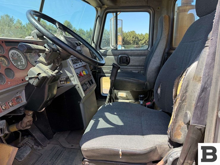 1999-mack-cl713-image-30