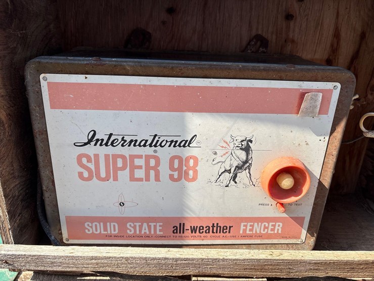 international-super-98-electric-fencer-image-2