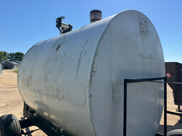 #1889-•-derson-mfg.-inc.-1000-gal-towable-fuel-tank-w/pump-image-16