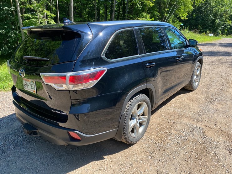 2016-toyota-highlander-image-19