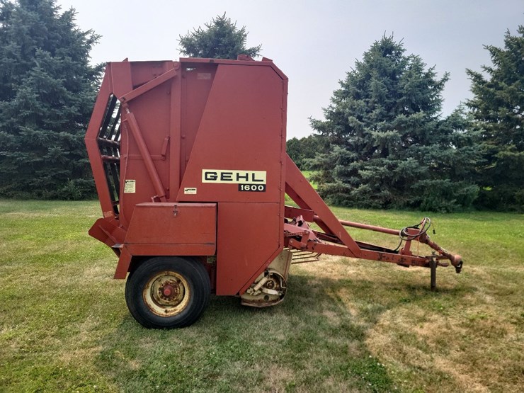 gehl-1600-round-baler-image-6