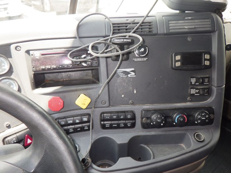 2018-freightliner-cascadia-125-image-16