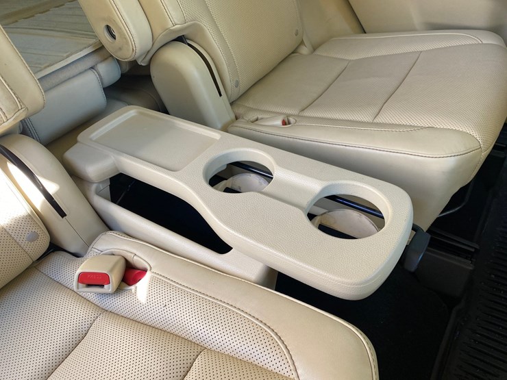 2016-toyota-highlander-image-24