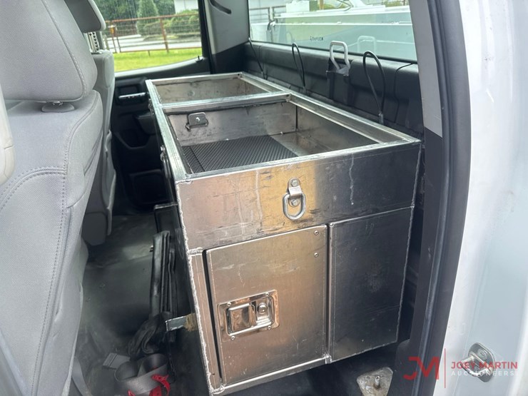 2016-chevrolet-3500hd-image-19