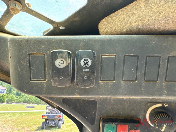 2023-deere-331g-image-19
