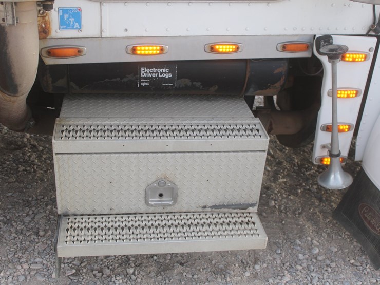 2006-peterbilt-379x-image-27