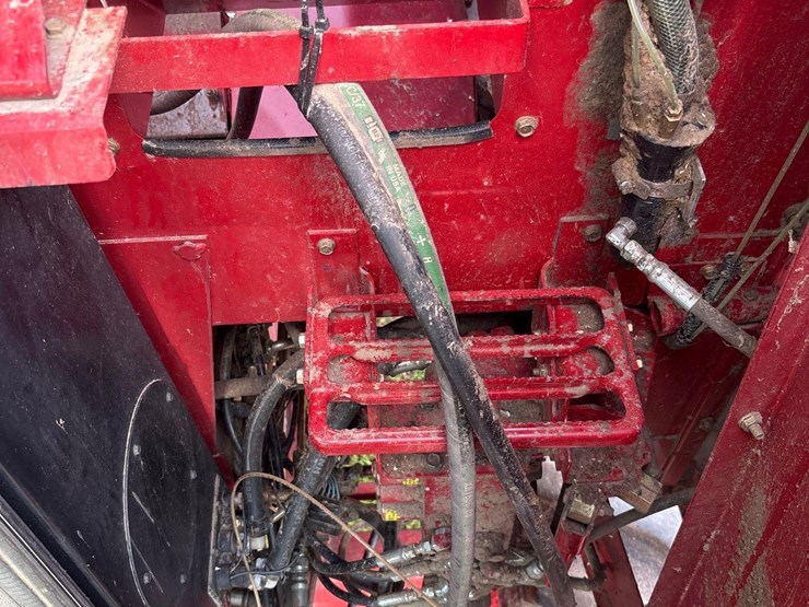 2006-international-2388-axle-flow-combine-image-81