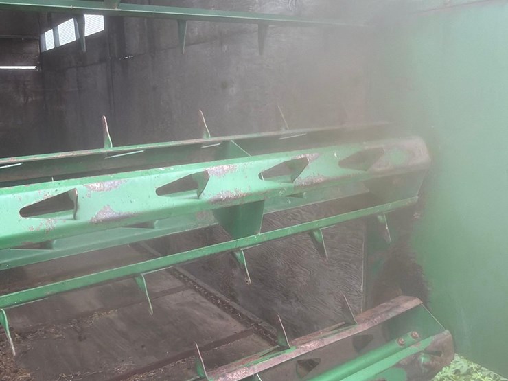 badger-18ft-front-unload-silage-wagon-image-19
