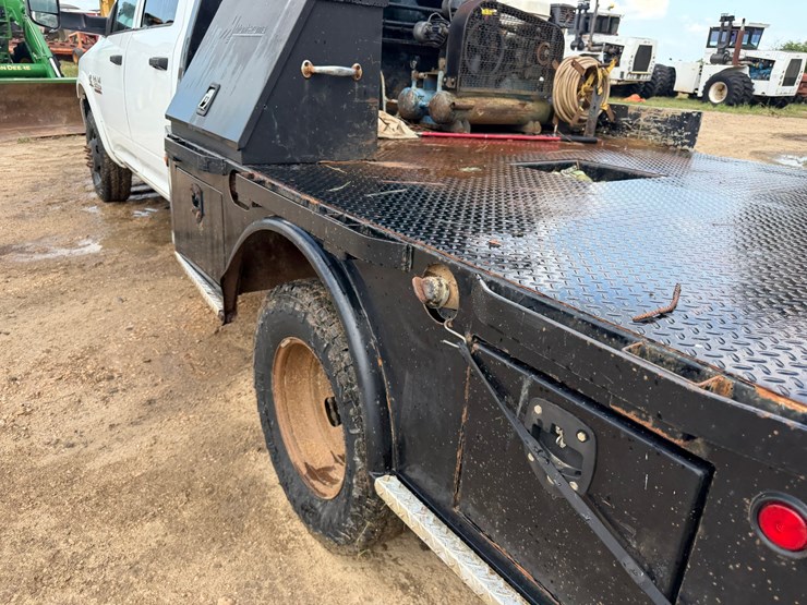 2014-dodge-3500-image-18