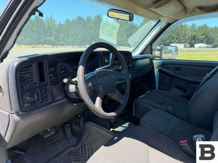 2003-chevrolet-silverado-2500hd-image-22