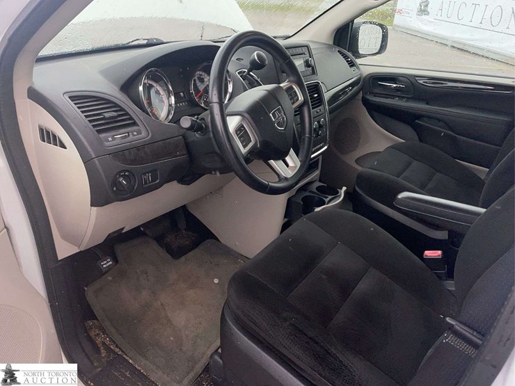 2015-dodge-grand-caravan-sxt-image-11