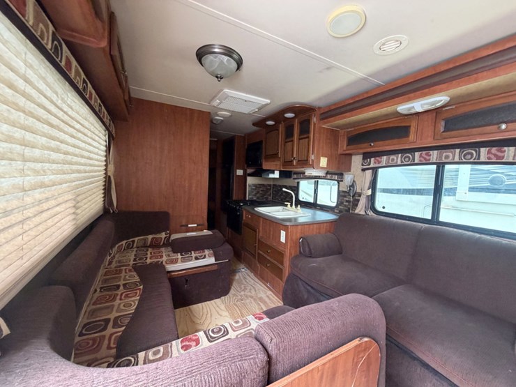 2013-jayco-white-hawk-ultra-lite-bumper-pull-image-7