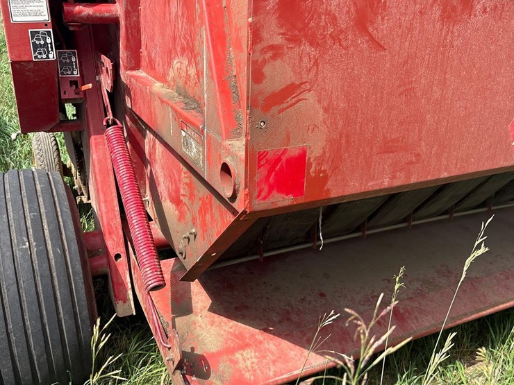new-holland-660-image-23