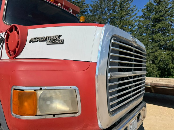 1989-ford-l9000-image-34