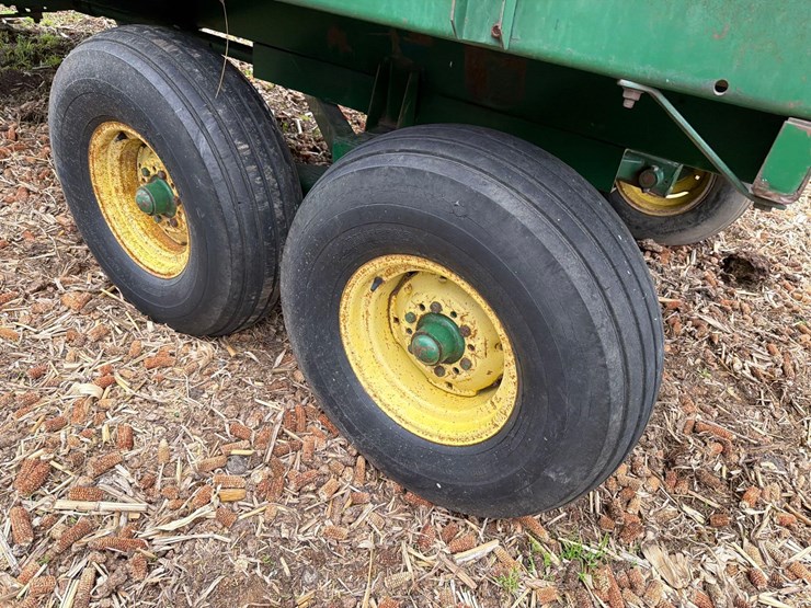 badger-18ft-front-unload-silage-wagon-image-24