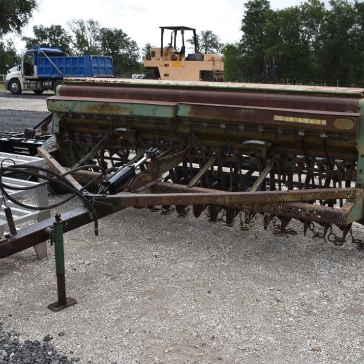 JOHN DEERE 8200