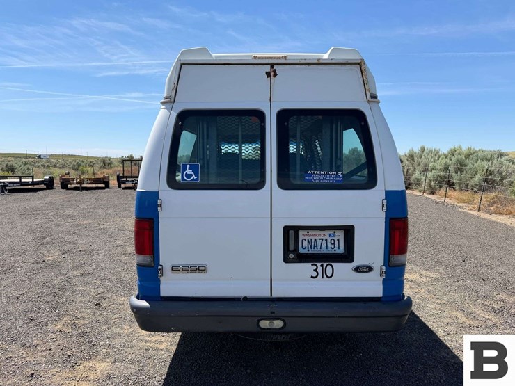 2007-ford-econoline-e-250-wheelchair-van-image-4