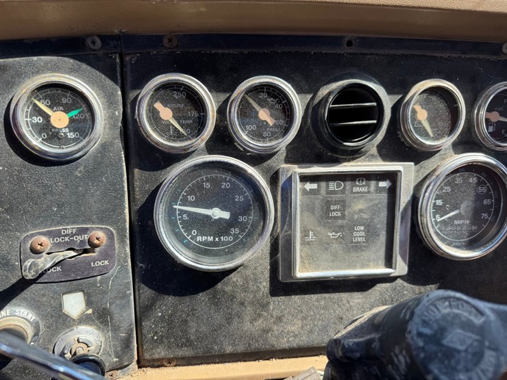 1989-ford-l9000-image-46
